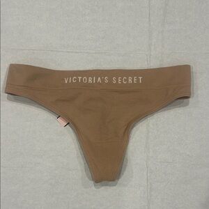 Victoria's Secret Tan Seamless Thong size small new with tags